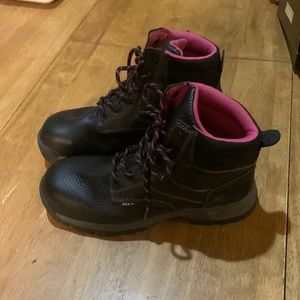 Used Wolverine safety work boots, size 8.5. Leather upper.
